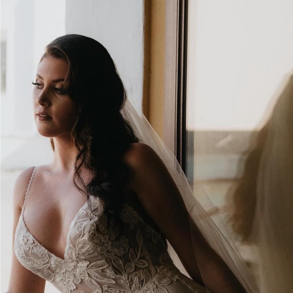 Lace wedding veil - worn once great condition - Picture 7 of 9